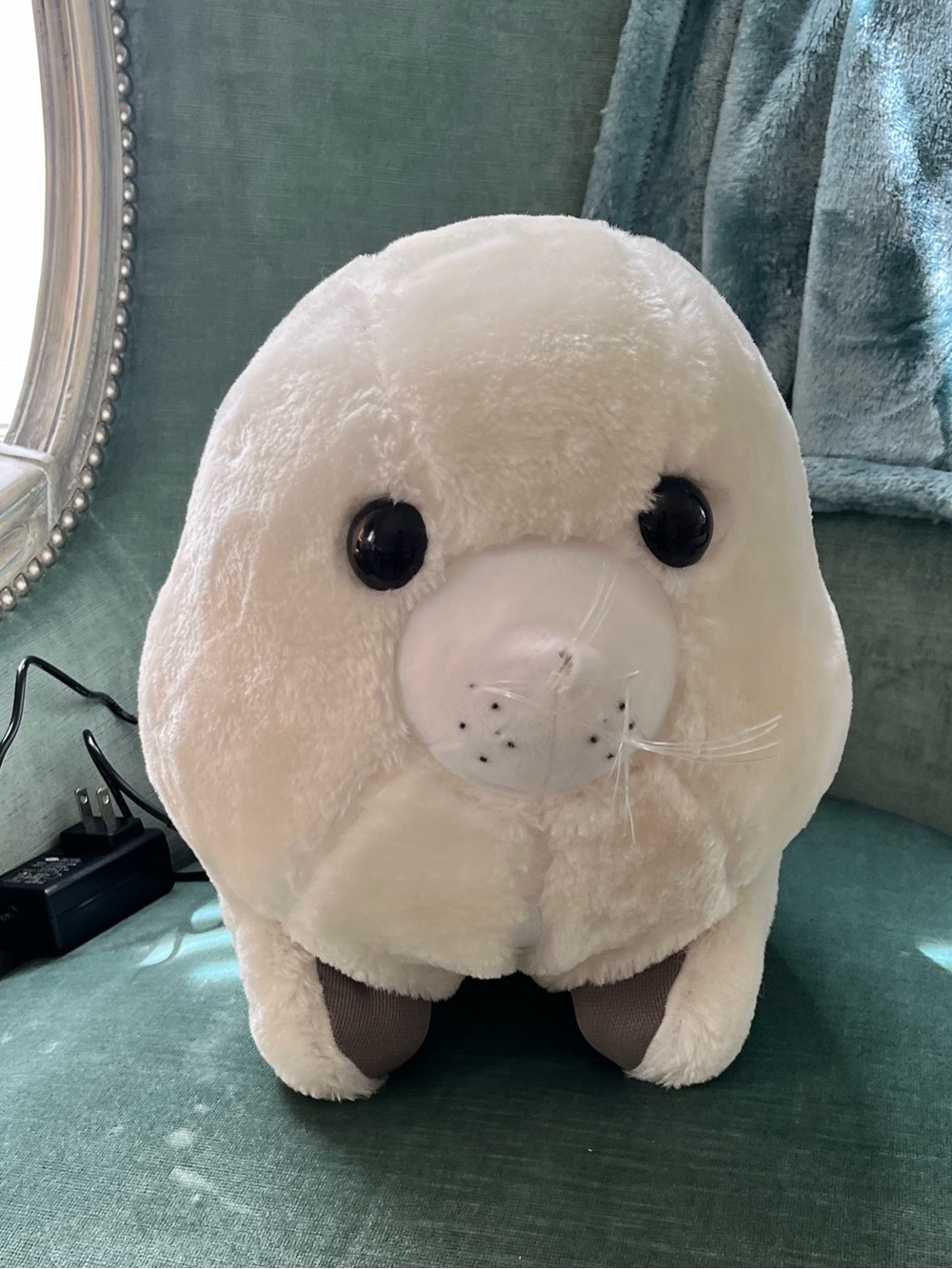 Huggable White Massaging Seal Stuffed Animal Massager NEW
